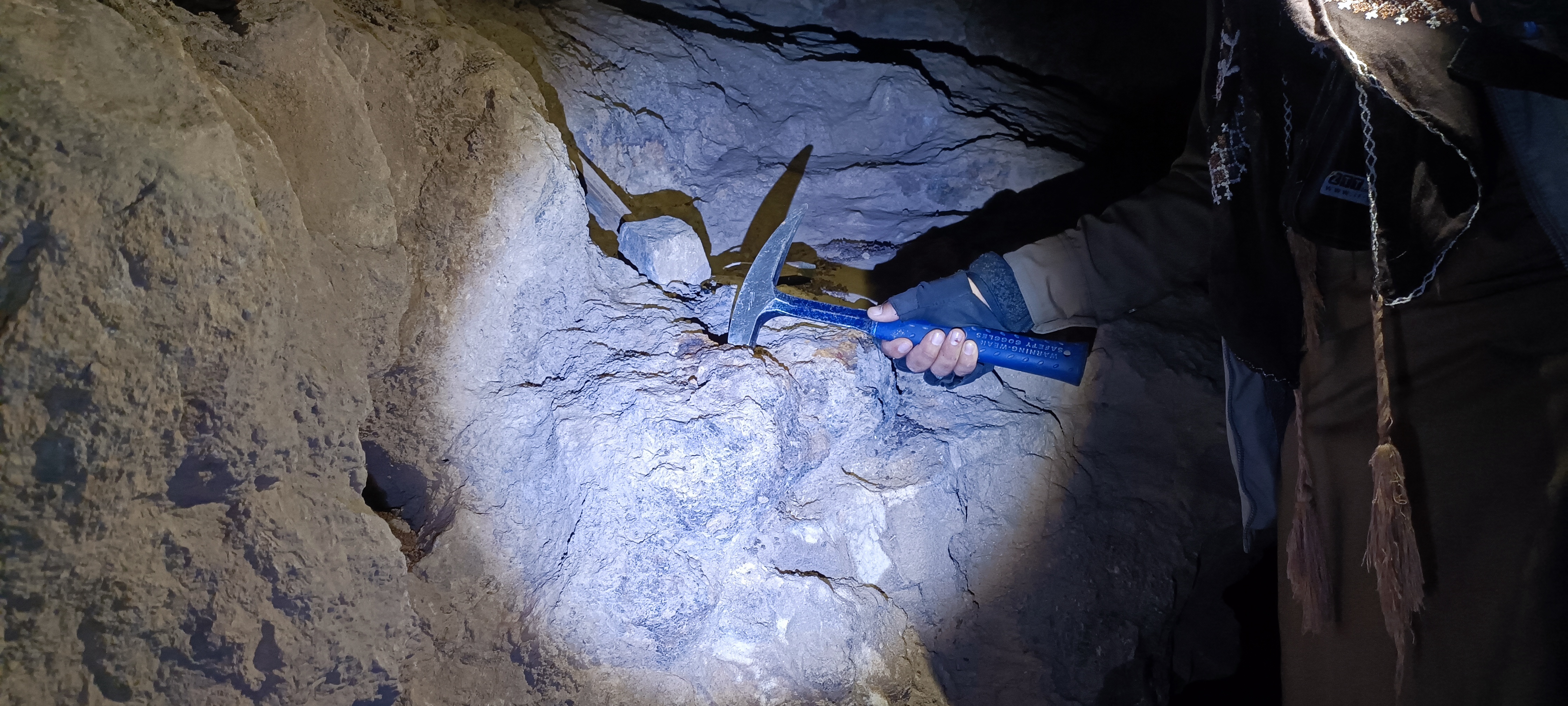 معدن طلای تخار